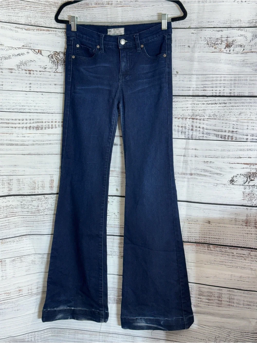 Free people Jeans Womens Sz 26 vintage Dark Blue Flared bootcutmid rise stretch